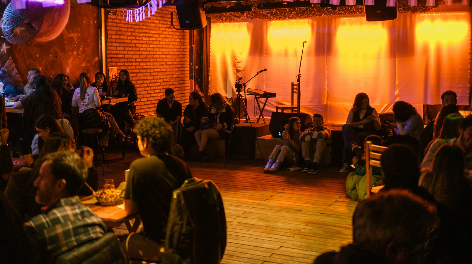 Noche de música en vivo en La Vieja Estación